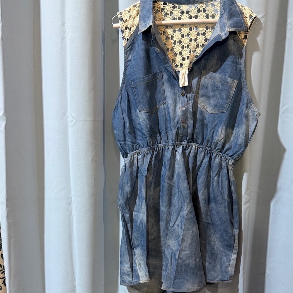 Chic Sleeveless Denim Blouse with Lace Detail